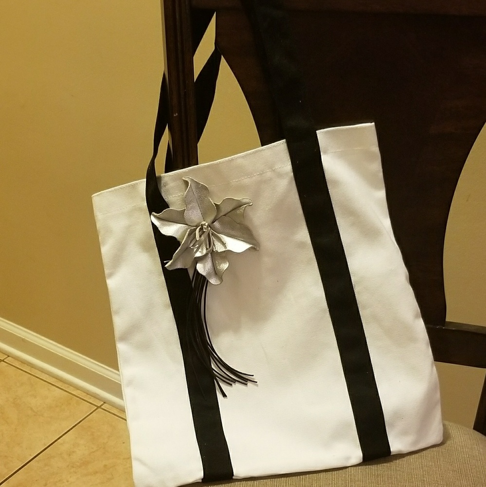 Black and white tote bag